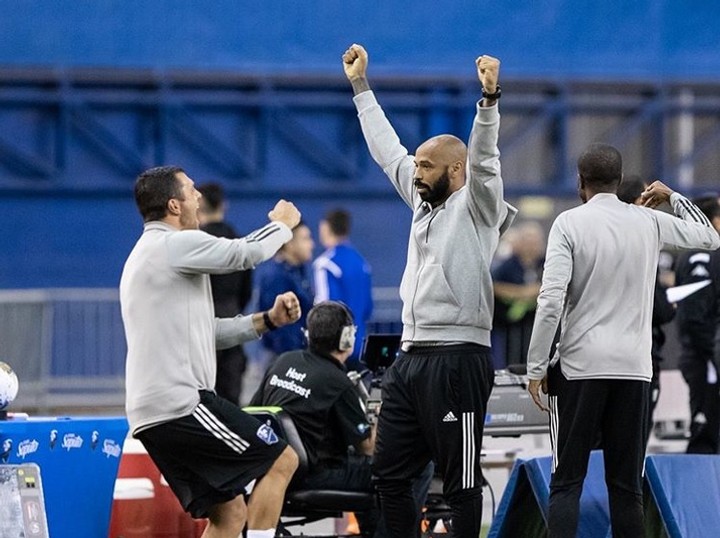 Čiarový rozhodca sa postavil proti hlavnému